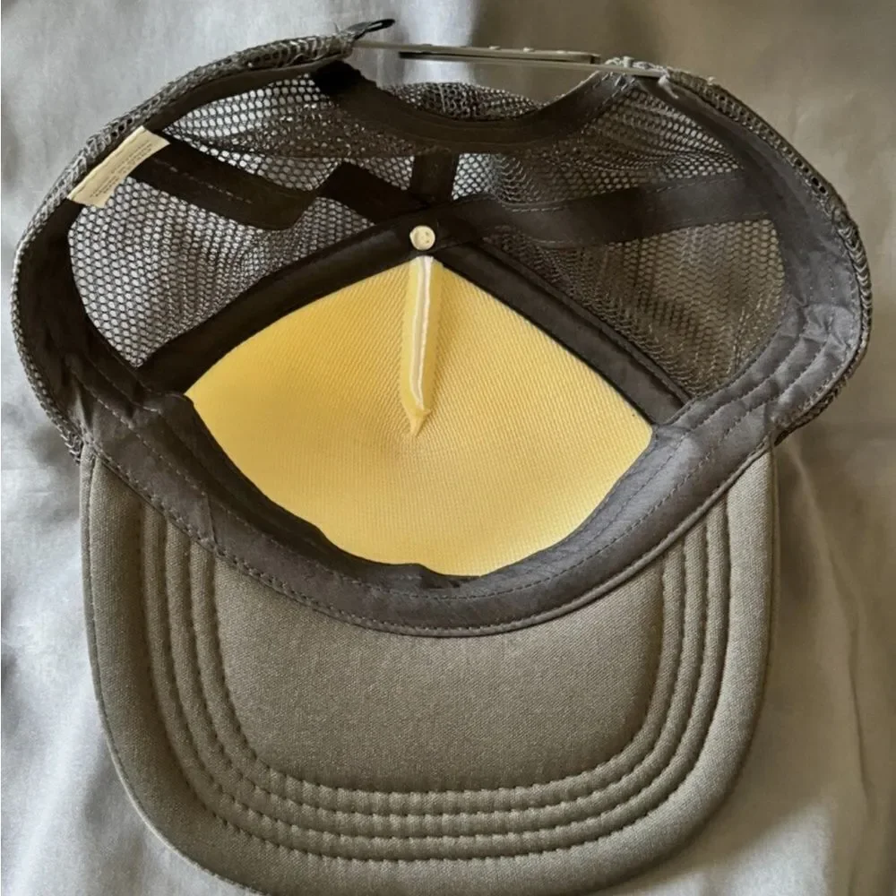 LIKE NEW UNISEX REI CO OP TRUCKER HAT